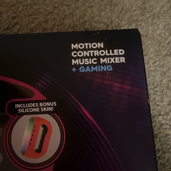 Pro Motion Controlled Portable Speaker - Black and White - Picture 3 of 11